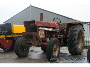 Case IH 744 - Farm tractor