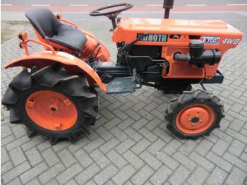 Kubota B7001 Komplett Überholt / - Farm tractor
