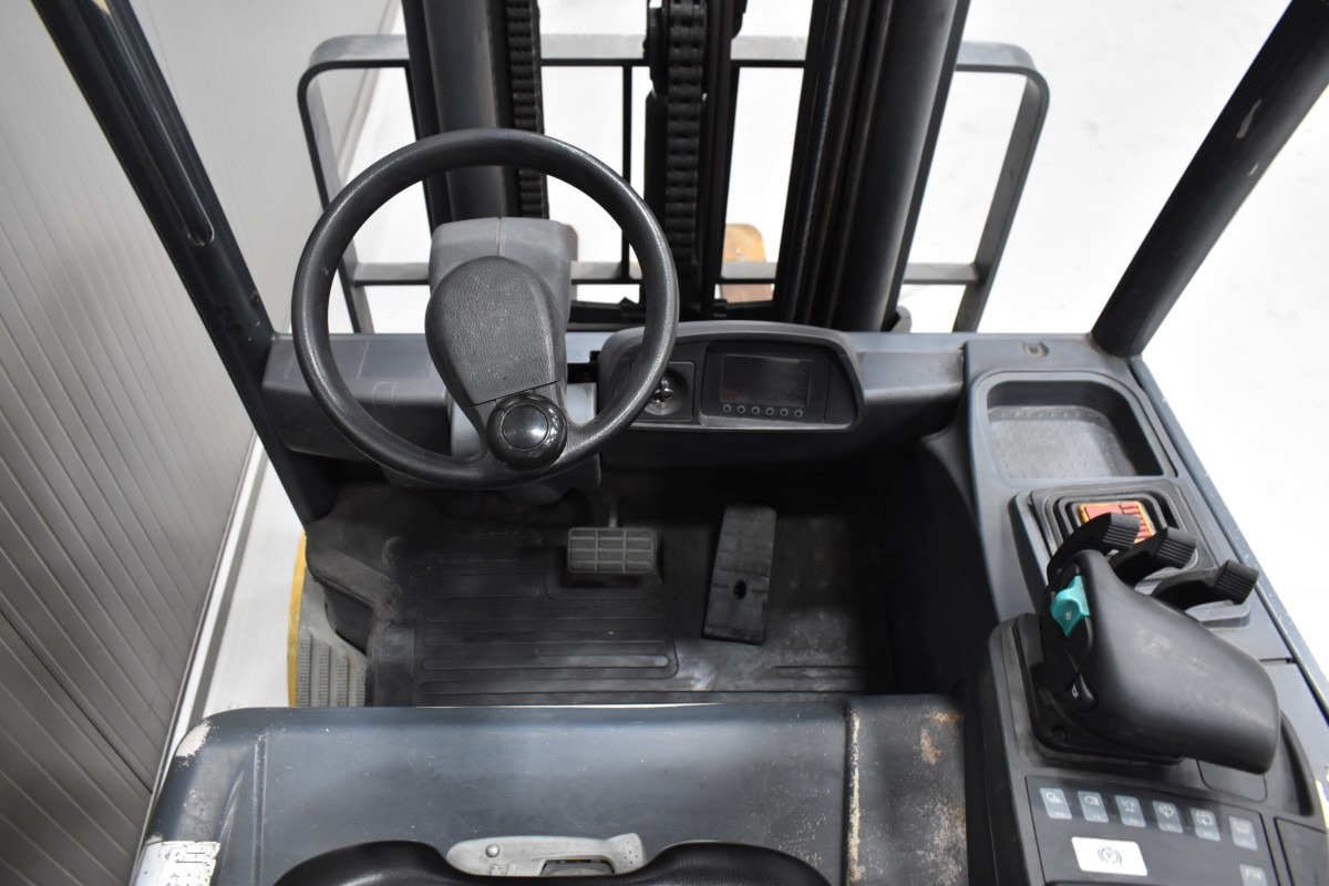 Electric forklift CATERPILLAR 2EPC6000: picture 6