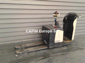 Pallet truck Crown WP2340S: picture 1