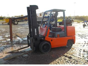 Diesel forklift Nissan CHF03-A35U Gas Forklift, 3 Stage Free Lift Mast: picture 1