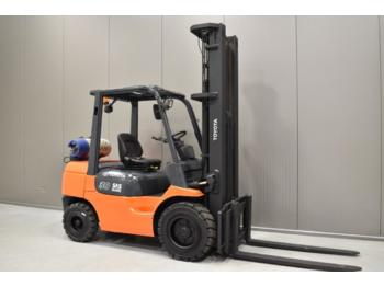 Diesel forklift TOYOTA 02-7FGF30: picture 1