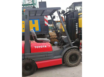 Diesel forklift TOYOTA FD25: picture 1