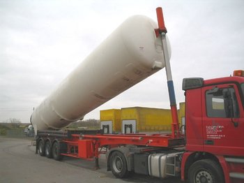 Benalu  - Tanker semi-trailer