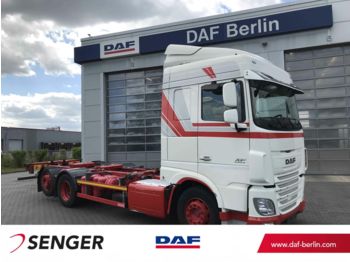 Container transporter/ Swap body truck DAF XF 460 FAR Space Cab, Langendorf BDF Wechselsyst: picture 1